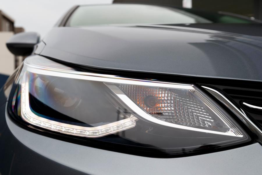 Детали интерьера Holden Astra Sedan 2017 года  (фото 23 из 42)